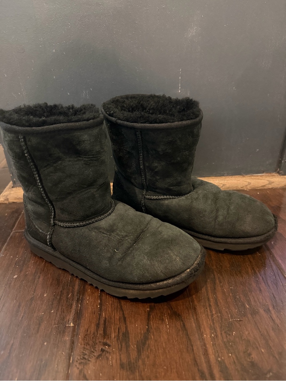 UGG Classic II Boots Big Kids Youth Size 5 Black Suede 1017703K